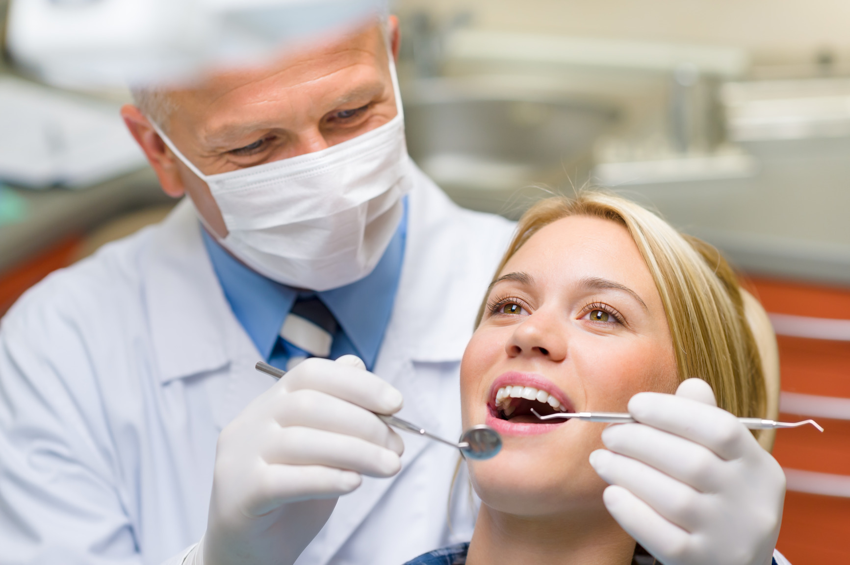 ¿Puedo sufrir dolor durante la limpieza dental profesional?